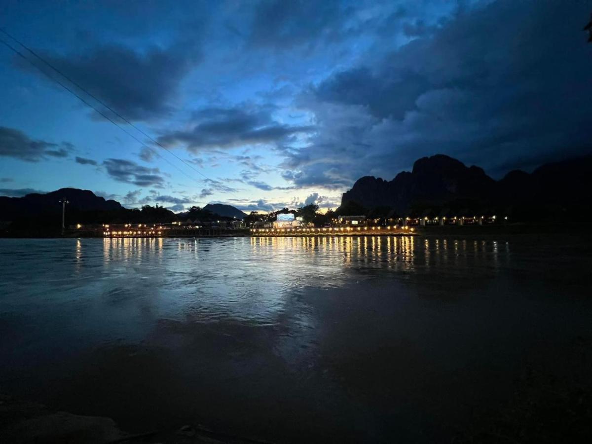 M&M Hotel Vang Vieng Zewnętrze zdjęcie